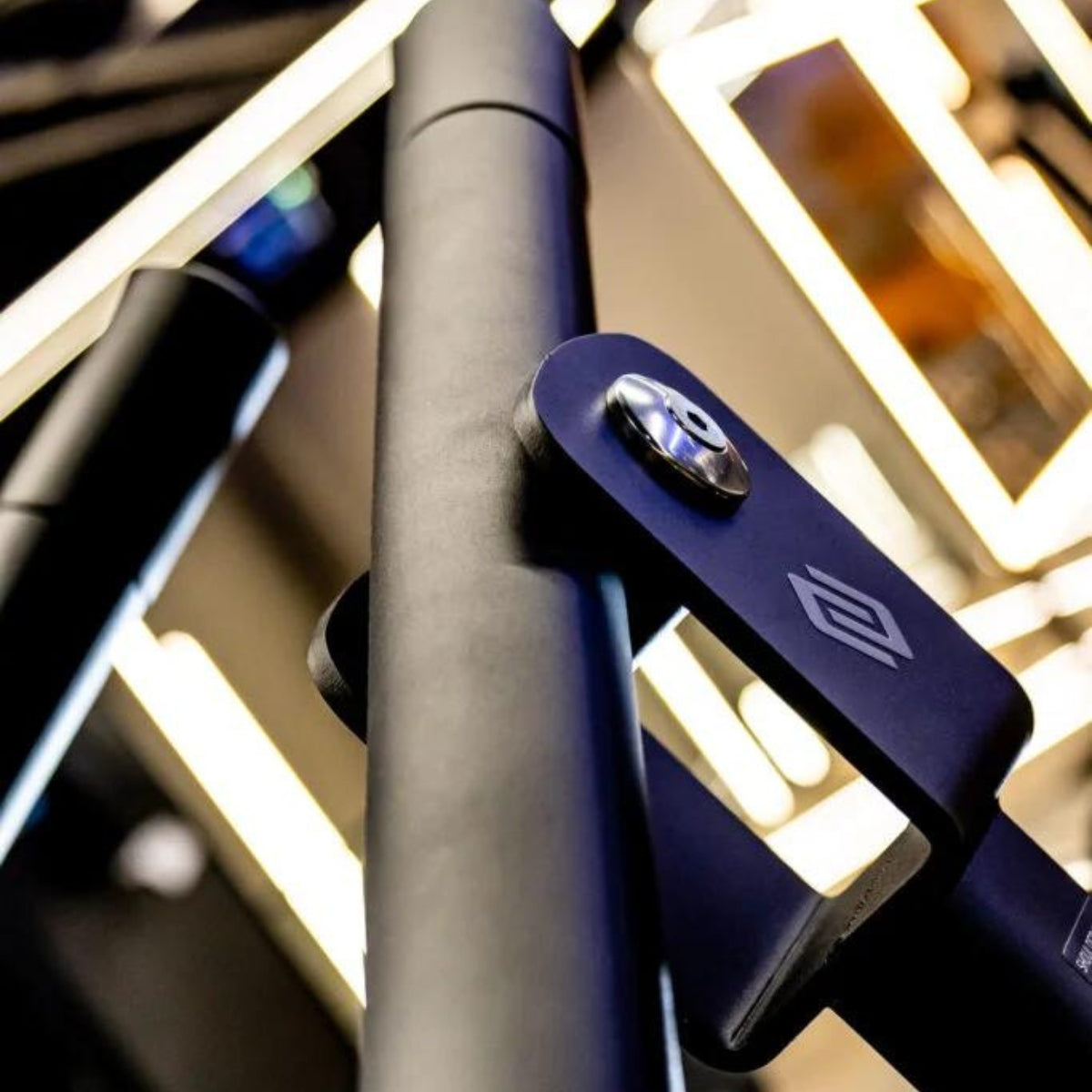 Machine de développé épaules - Evolve Fitness Ultra Series UL-30 à charge guidée