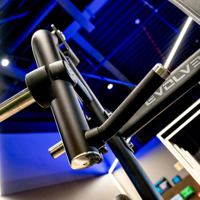 Machine de développé couché incliné - Evolve Fitness Ultra Series UL-20 à charge guidée