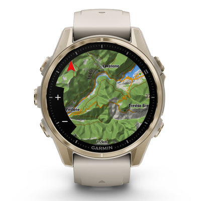 Garmin Fenix 8 Sapphire - 43 mm / AMOLED - Soft Gold avec bracelet en silicone gris brouillard/grès foncé - Montre multisport premium