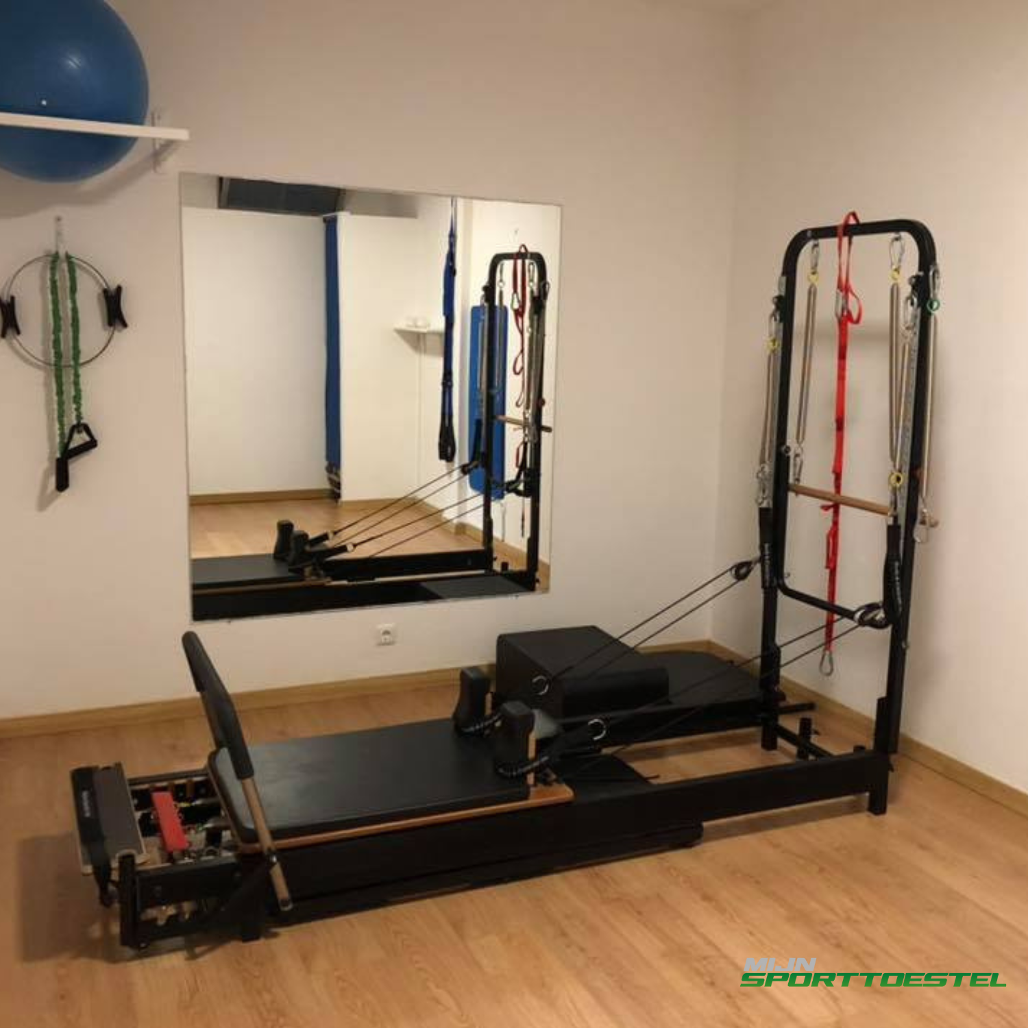 Tour de reformage Pilates en aluminium Black Edition - Gain de place et stockage vertical - Body & Exercise Pilates BE03