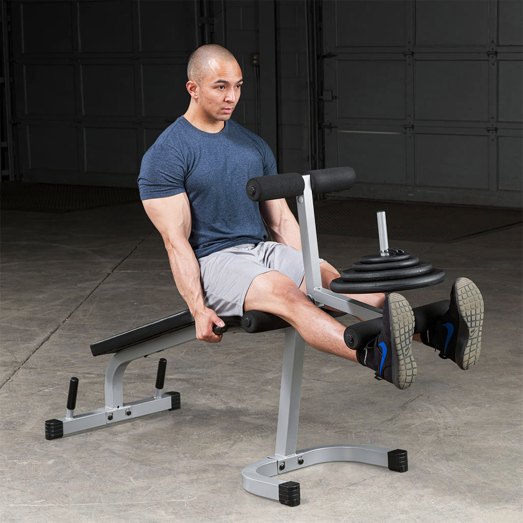 Banc d'exercices pour flexions et extensions de jambes - Body-Solid Powerline PLCE165X - Chargement sur plaques