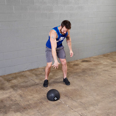 Balles de frappe Body-Solid Tools à bande de roulement de pneu BSTTT - 4,5 kg à 9,1 kg