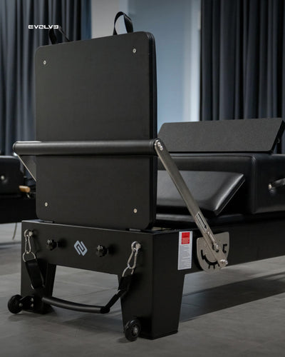 Aluminium Pilates Reformer Tower Black Edition – Platzsparend & vertikal verstaubar – Body & Exercise Pilates BE03