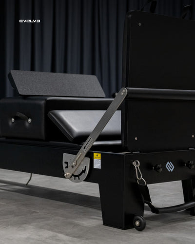 Aluminium Pilates Reformer Tower Black Edition – Platzsparend & vertikal verstaubar – Body & Exercise Pilates BE03