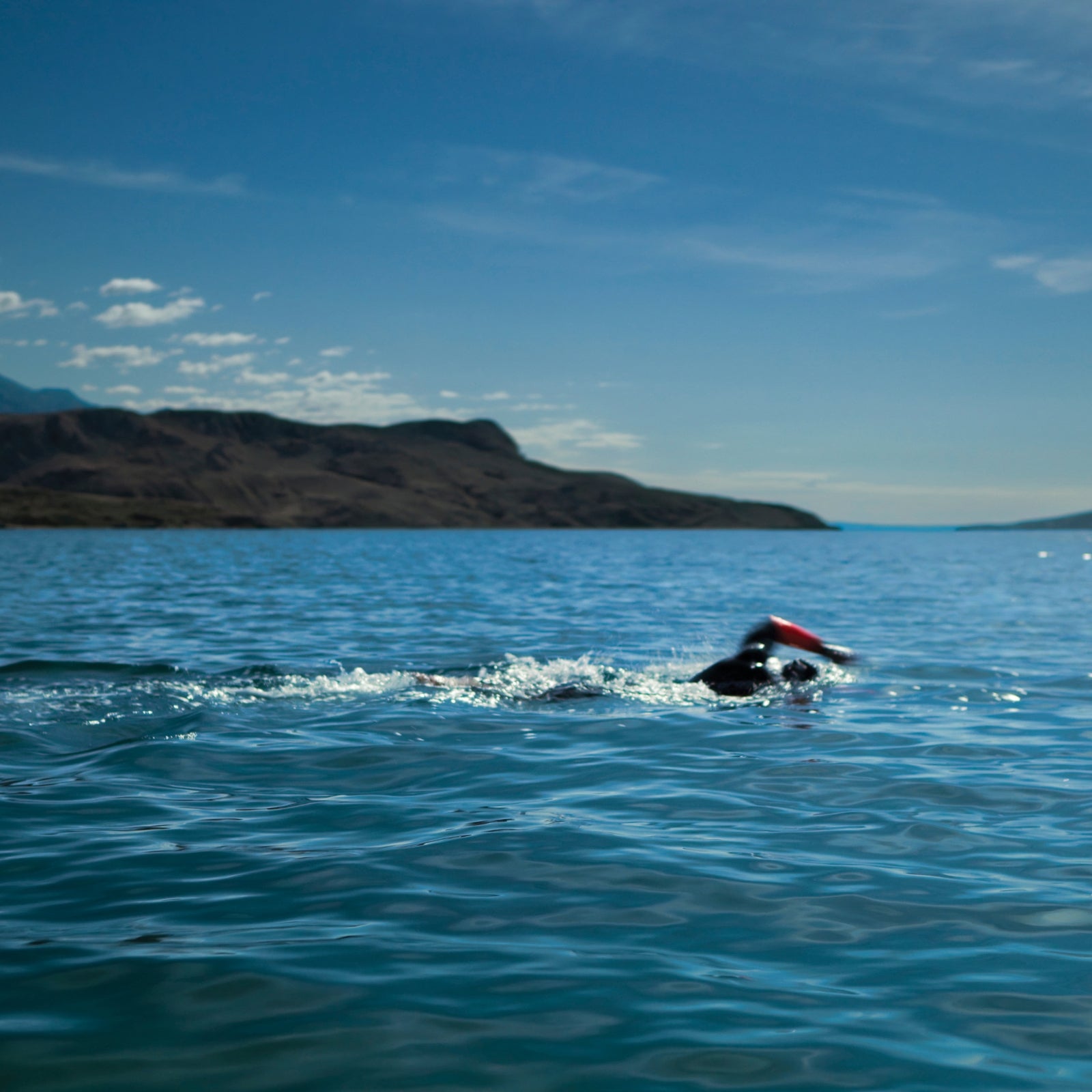 Garmin Fenix 8 Sapphire - 43 mm / AMOLED - Soft Gold avec bracelet en silicone gris brouillard/grès foncé - Montre multisport premium