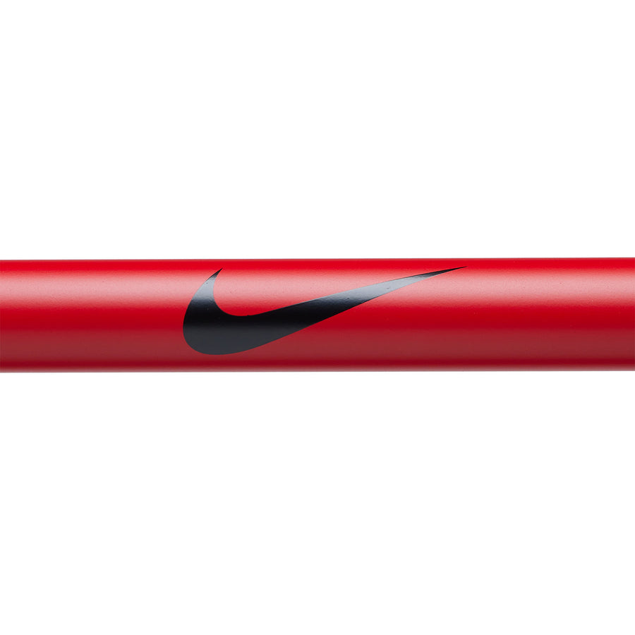 Barre Nike Strength Coated Premium 20 kg - Rouge / Swoosh rouge - Revêtement Cerakote