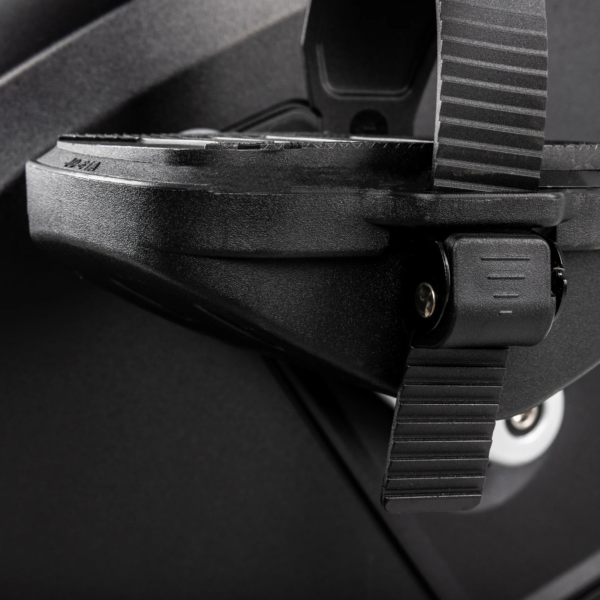 Spirit Fitness CR1000ENT Phantom - Vélo d'appartement semi-allongé professionnel avec écran de divertissement tactile - Installation gratuite à domicile