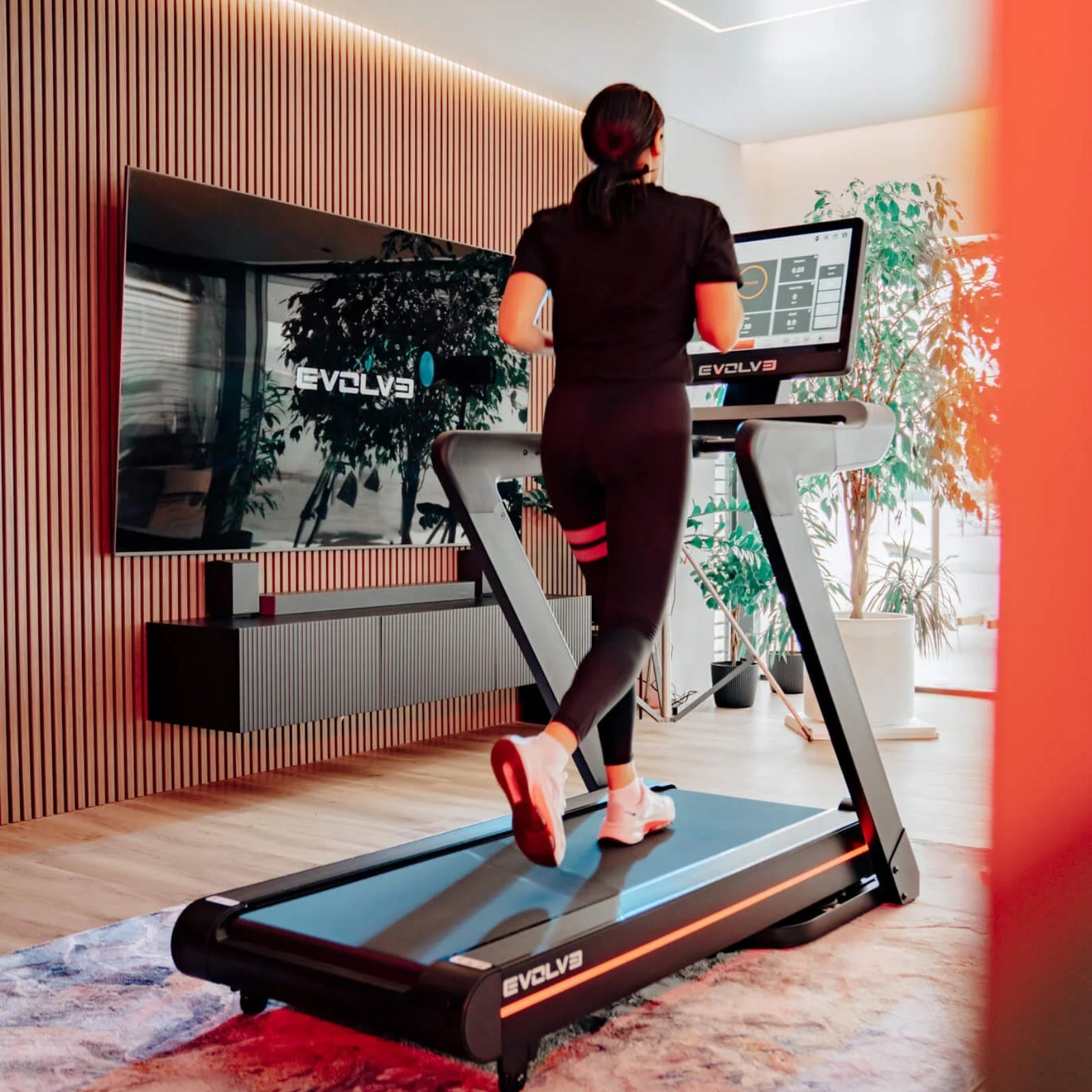 Evolve Fitness HT-300-TFT Laufband mit 23,8-Zoll-Touchscreen-Entertainment-Konsole – vollständig klappbar