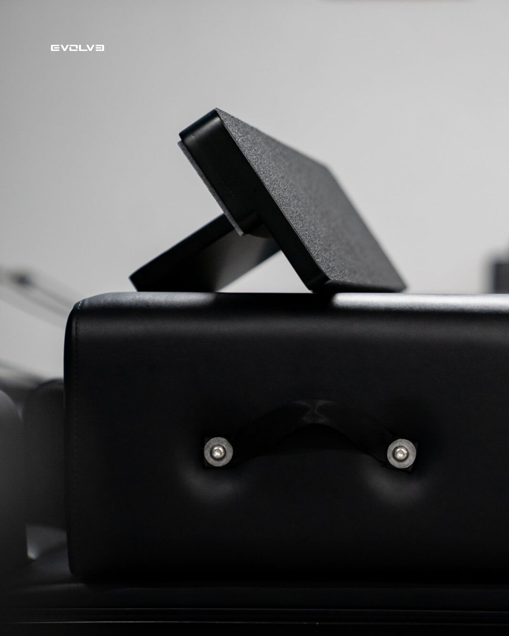 Tour de reformage Pilates en aluminium Black Edition - Gain de place et stockage vertical - Body &amp; Exercise Pilates BE03