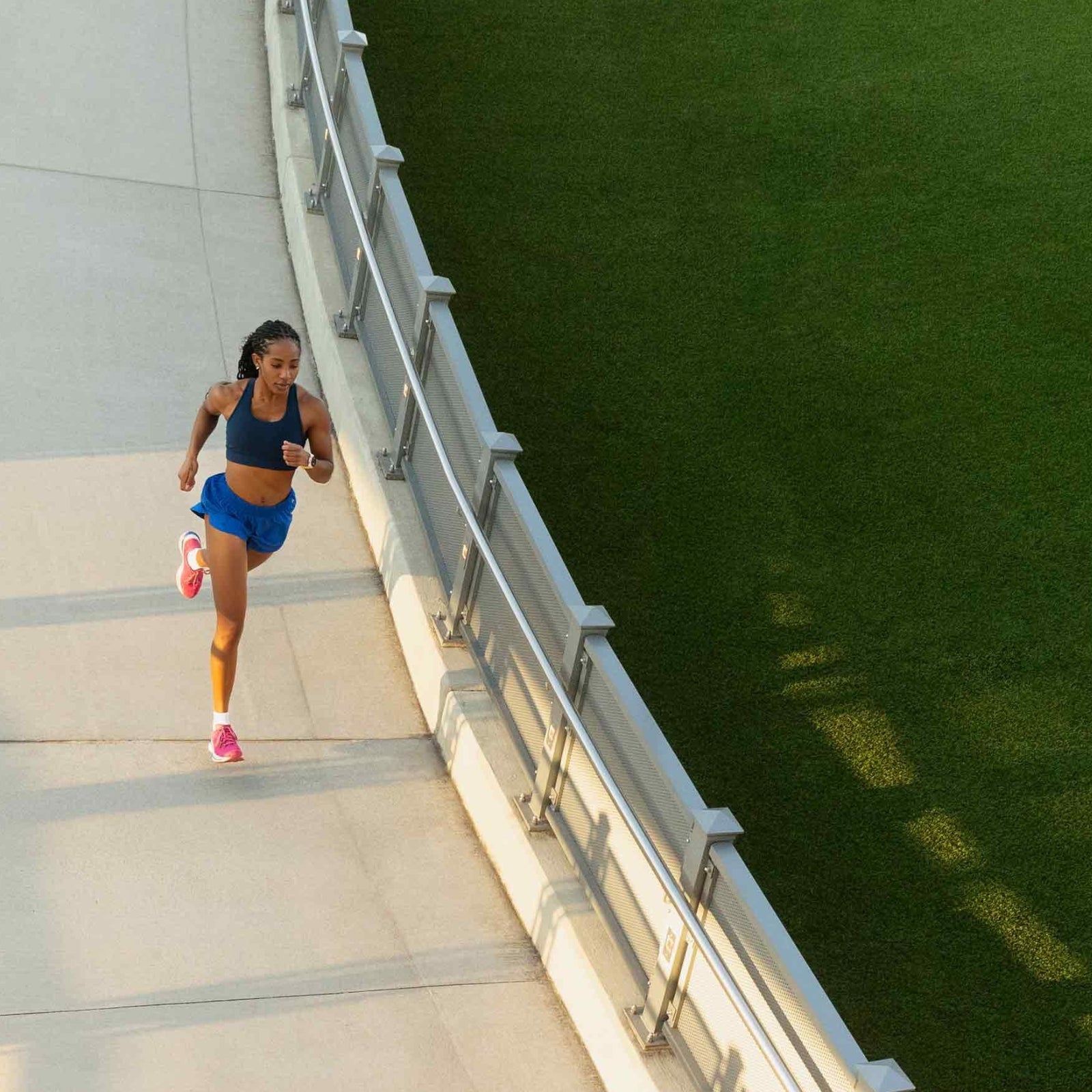 Garmin Forerunner 570 - 42mm - Premium hardloophorloge - Slate grey aluminium met transparante zwarte/zwarte band