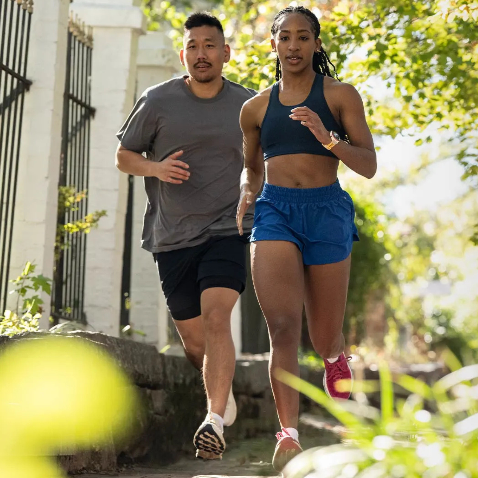 Garmin Forerunner 570 - 47mm - Premium hardloophorloge - Slate grey aluminium met transparante zwarte/zwarte band