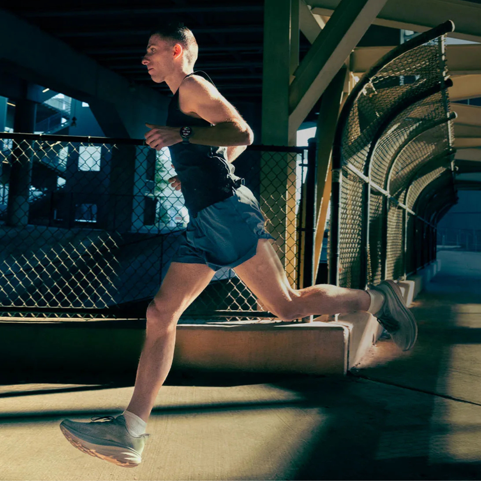 Garmin Forerunner 970 - 47mm - Premium hardloophorloge - Carbon grey dlc titanium met zwarte behuizing en zwarte/transparante whitestone band