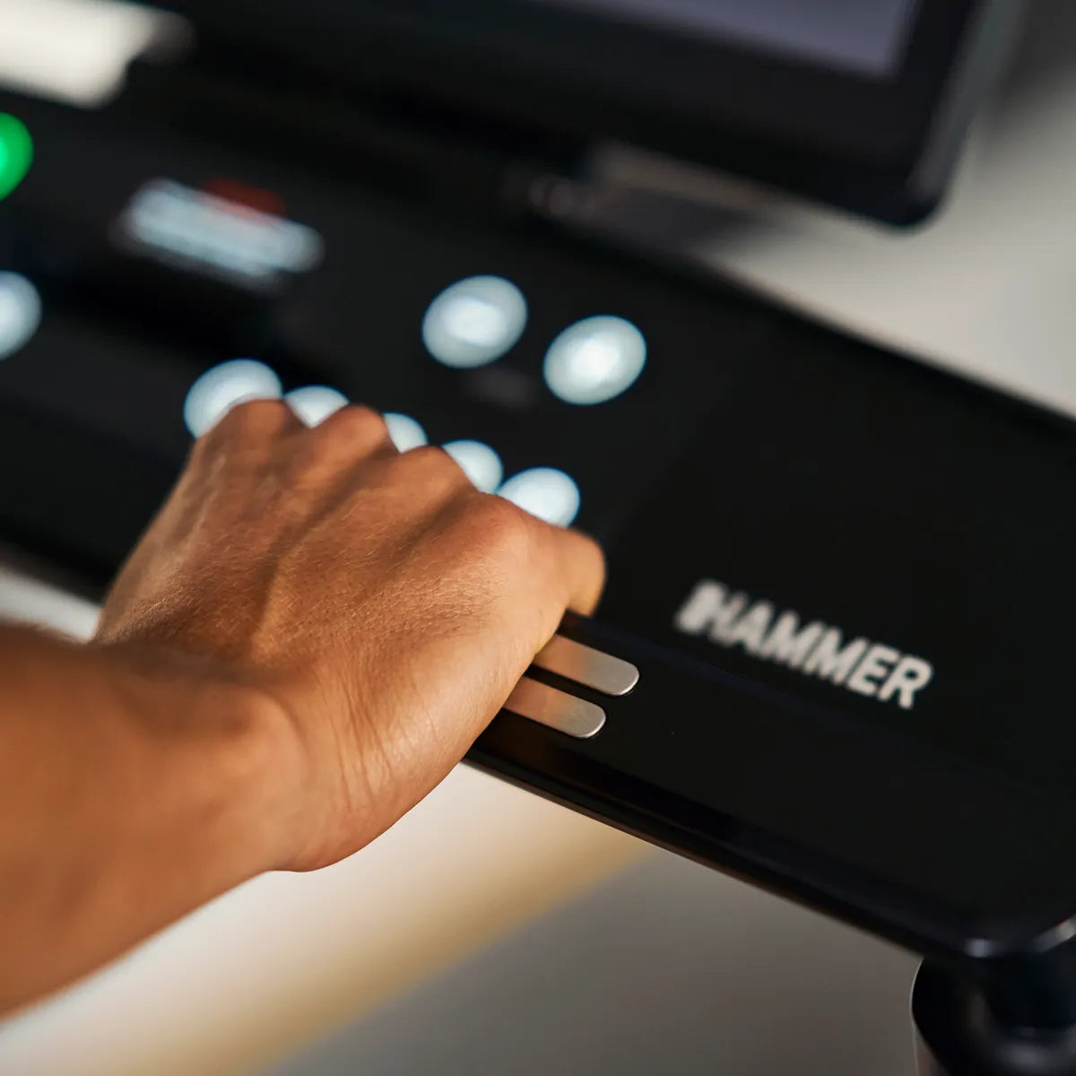 Hammer Q. Vadis 12.0 NorsK loopband met 15.6" TFT touchscreen