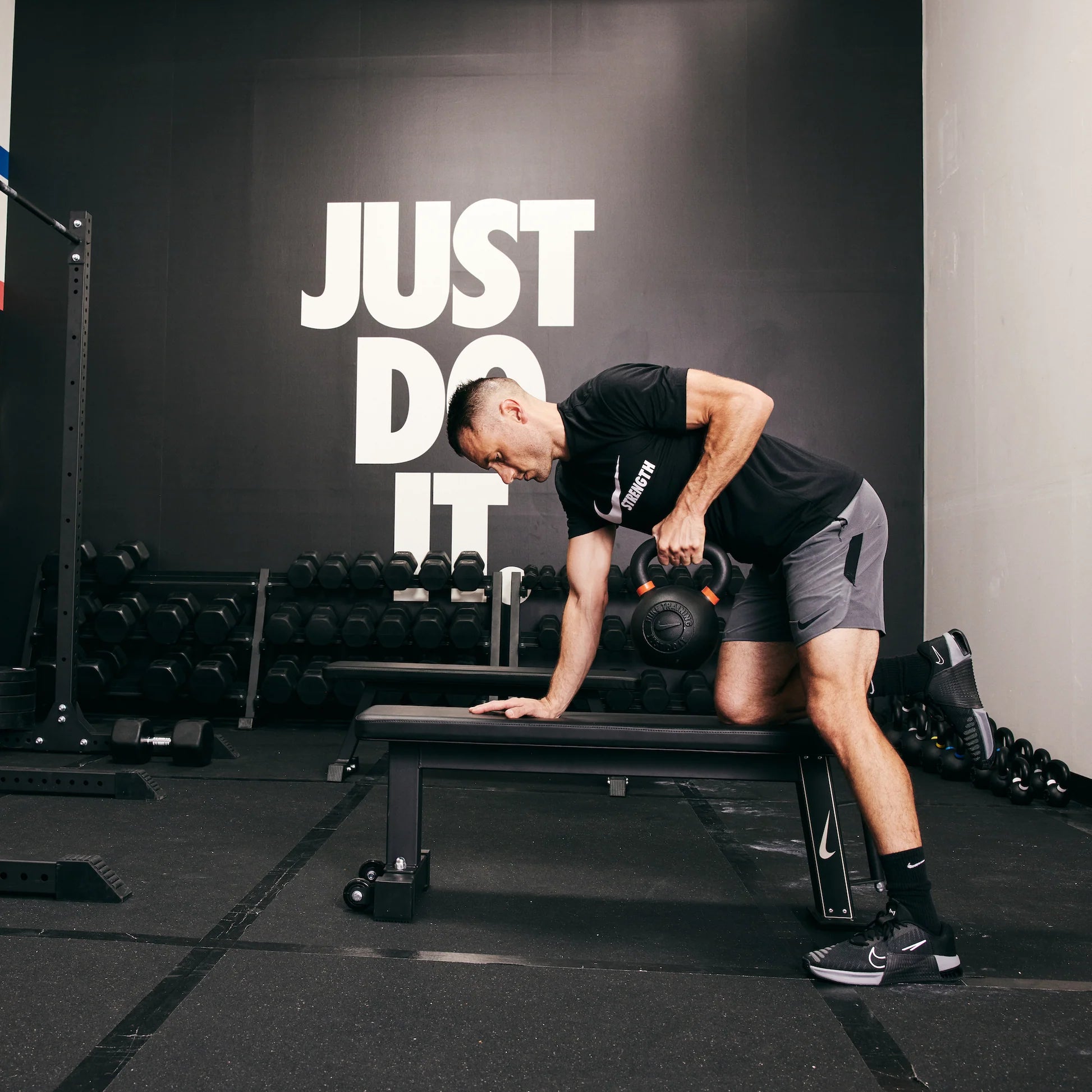 Nike Strength Rolling Weight Bench halterbank - Zwart