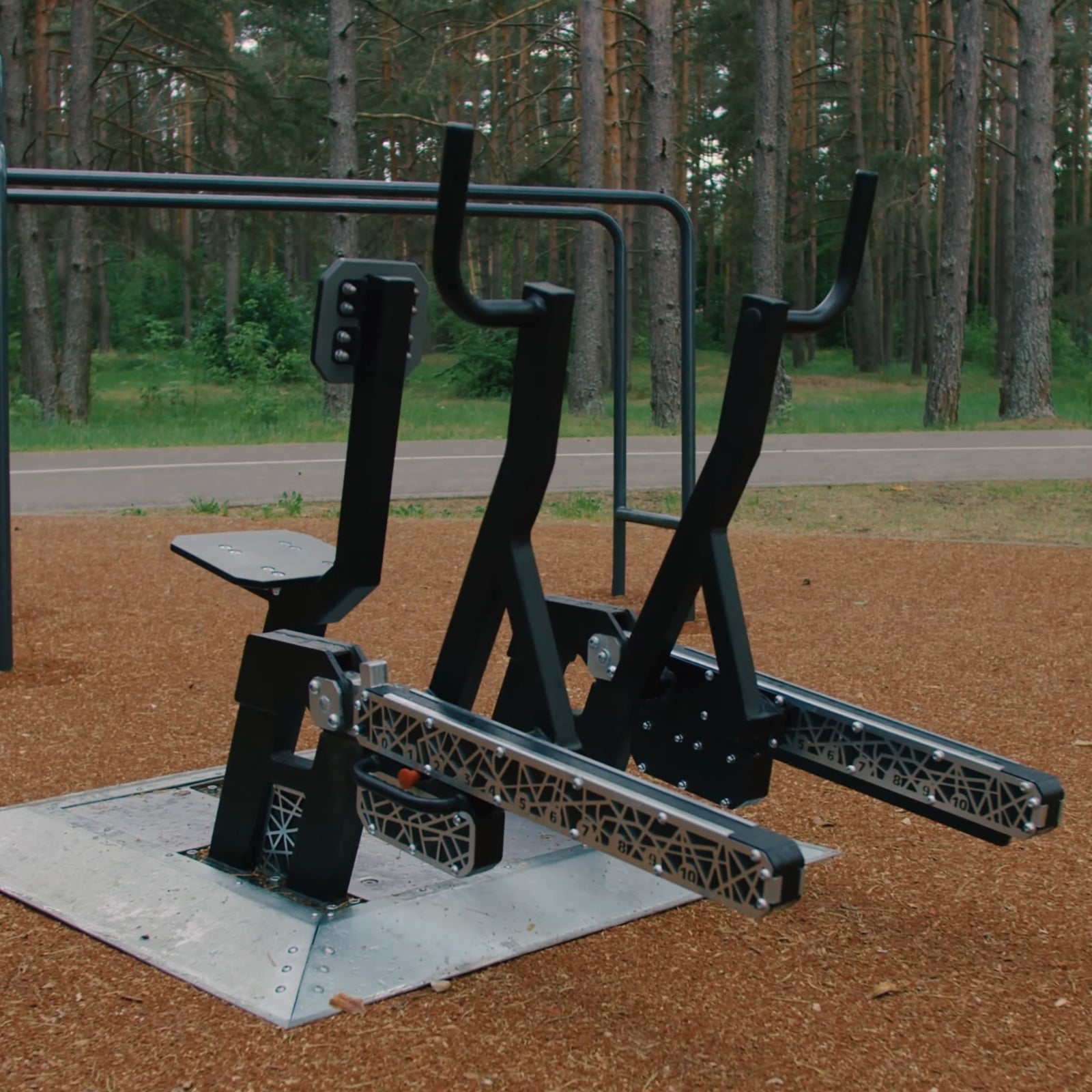 Outdoor seated row machine - Element Fitness Seated Row OG