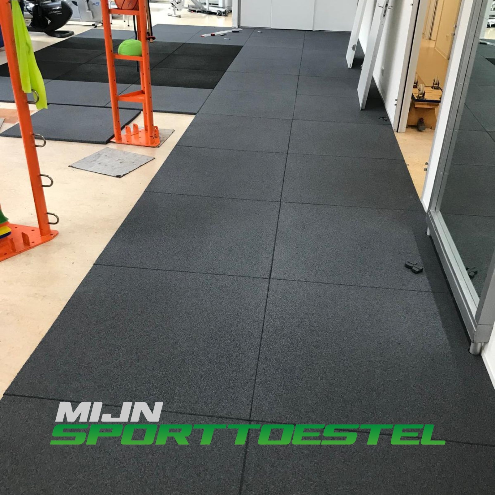 Rubberen 100 x 100 x 1.5 cm vloerelementen / sportvloer voor sport- & fitnessruimtes - nu met gratis installatie
