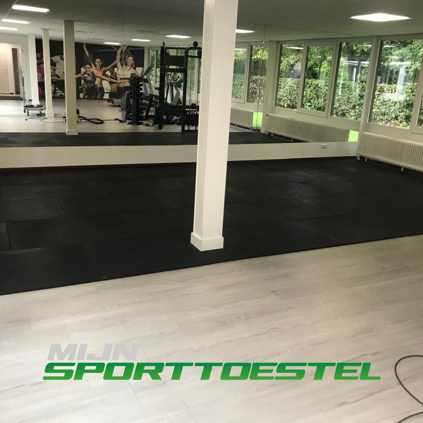 Rubberen 100 x 100 x 1.5 cm vloerelementen / sportvloer voor sport- & fitnessruimtes - nu met gratis installatie