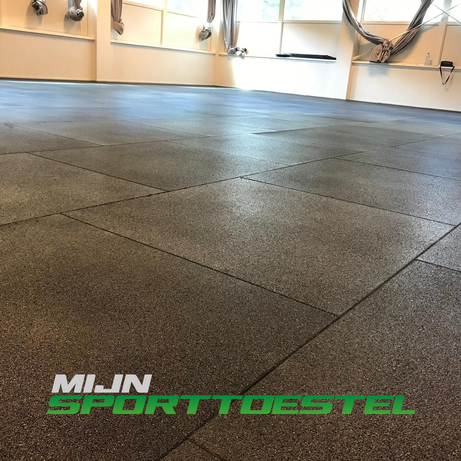Rubberen 100 x 100 x 1.5 cm vloerelementen / sportvloer voor sport- & fitnessruimtes - nu met gratis installatie
