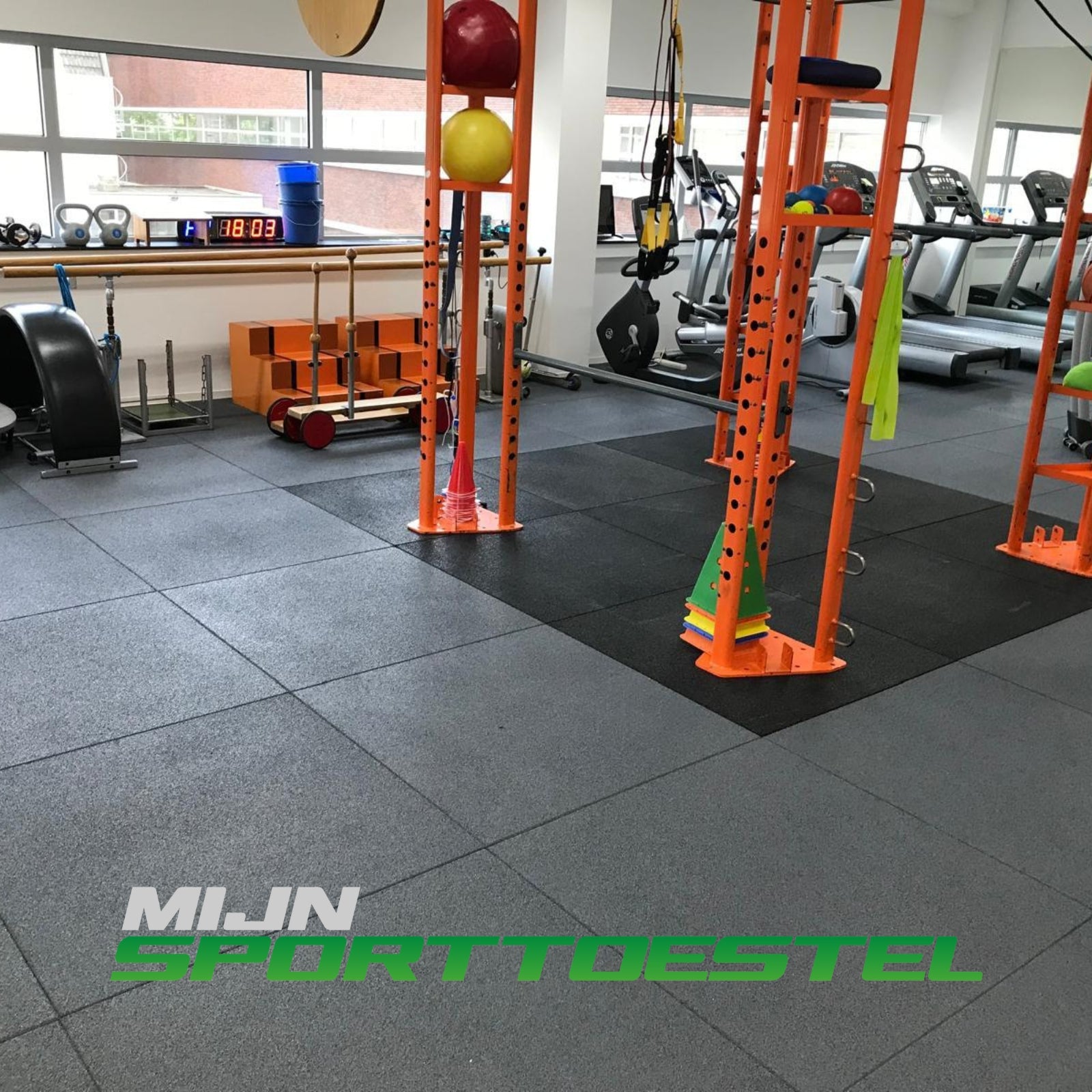 Rubberen 100 x 100 x 1.5 cm vloerelementen / sportvloer voor sport- & fitnessruimtes - nu met gratis installatie