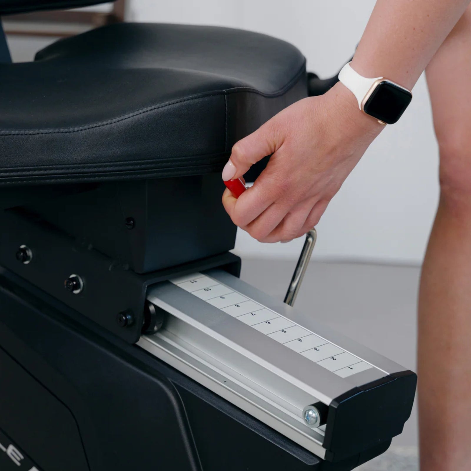 Vélo d'exercice allongé Sole Fitness LCR avec console de divertissement - dernier modèle