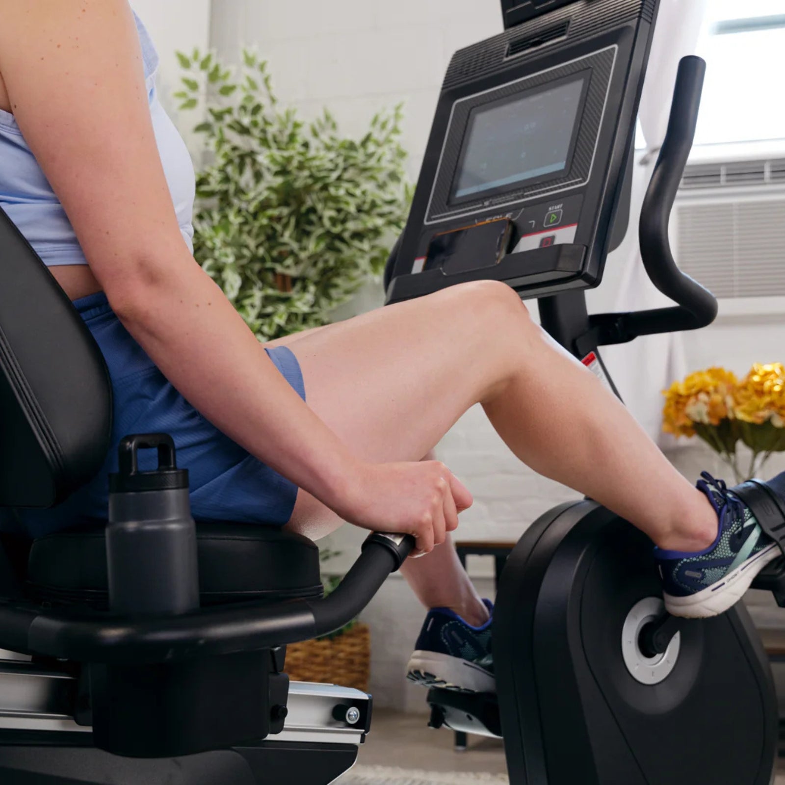 Vélo d'exercice allongé Sole Fitness LCR avec console de divertissement - dernier modèle