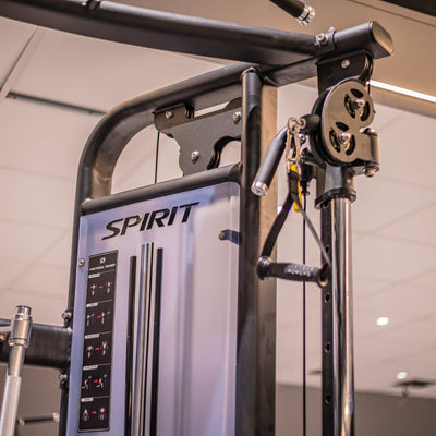Funktionstrainer (Dual Pulley) – Stabgewichte – Spirit Fitness SP-3526